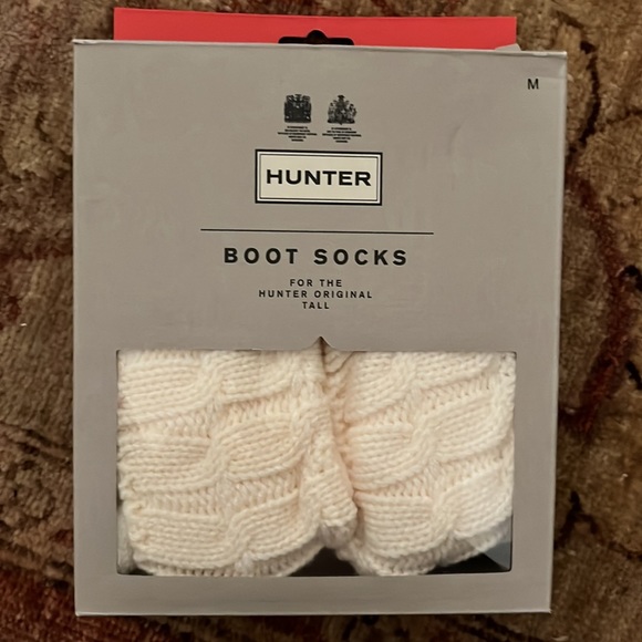NWT/ORIGINAL BOX: “6 Stitch Cable Knitted Cuff TALL Boot Socks” in HUNTER WHITE - Picture 4 of 9